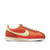 Кросівки унісекс Nike Cortez Txt W Orange HJ9612-800, Размер: 36.5, Наличие: Склад (1-3 дня), фото , изображение 2